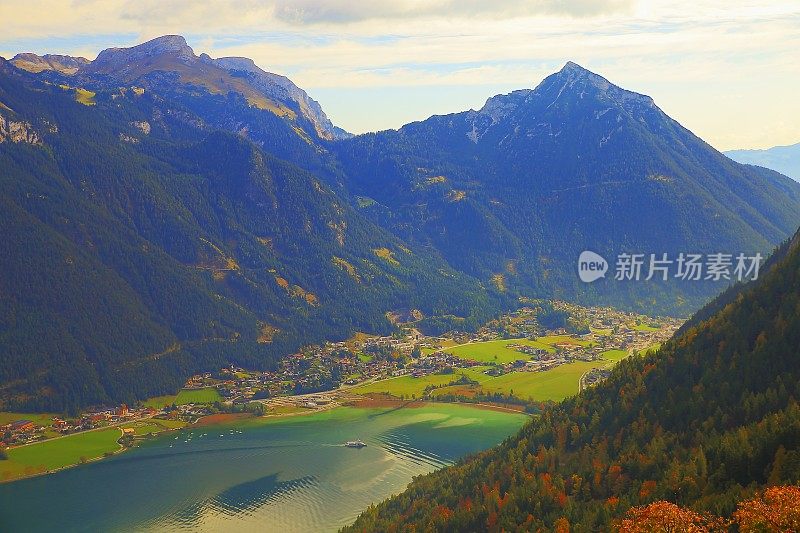 奥地利泰洛卡温德尔阿尔卑斯山脉上的阿钦湖和佩蒂绍