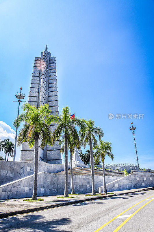 低角度的何塞马蒂纪念馆，广场德拉革命，哈瓦那，古巴