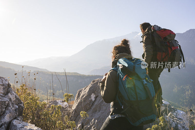 徒步穿越高山试验