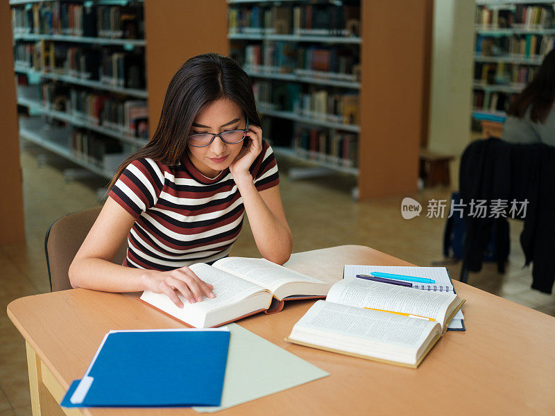 拉丁女学生