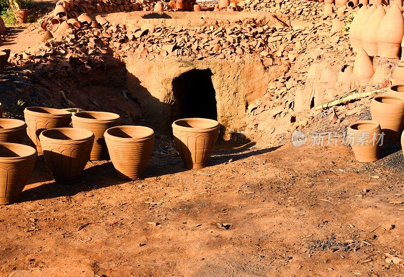 苏丹喀土穆，乌姆杜尔曼，Al-Kabajab手工陶器的地下烤箱