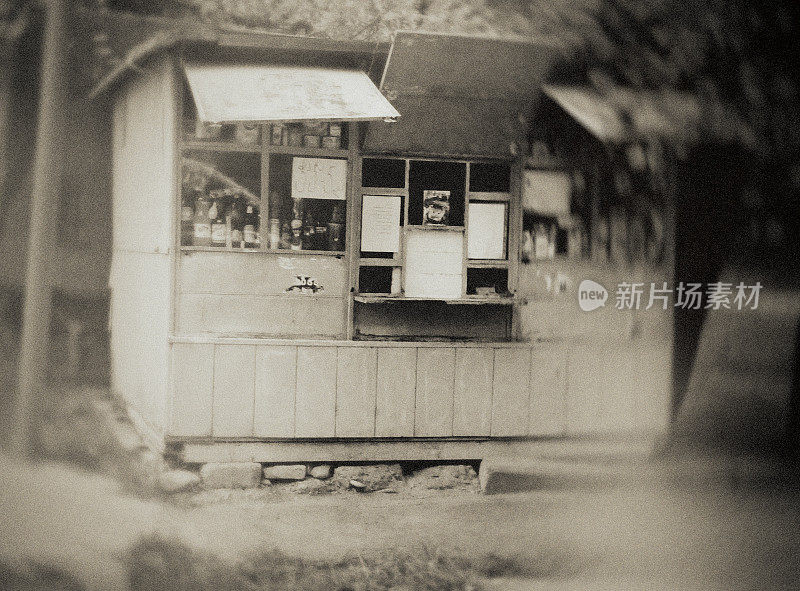 高加索地区一家孤零零的小吃店
