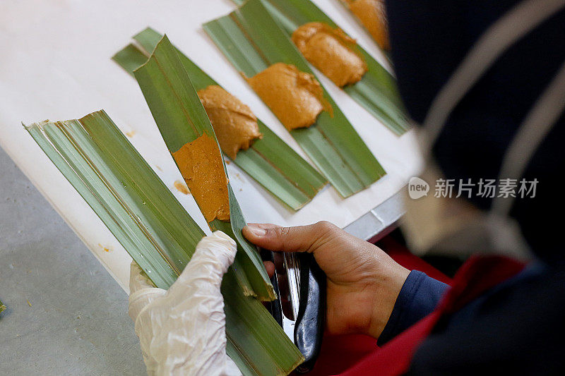 典型亚洲食品:“Otak-otak”(烤Attap叶包鱼饼)