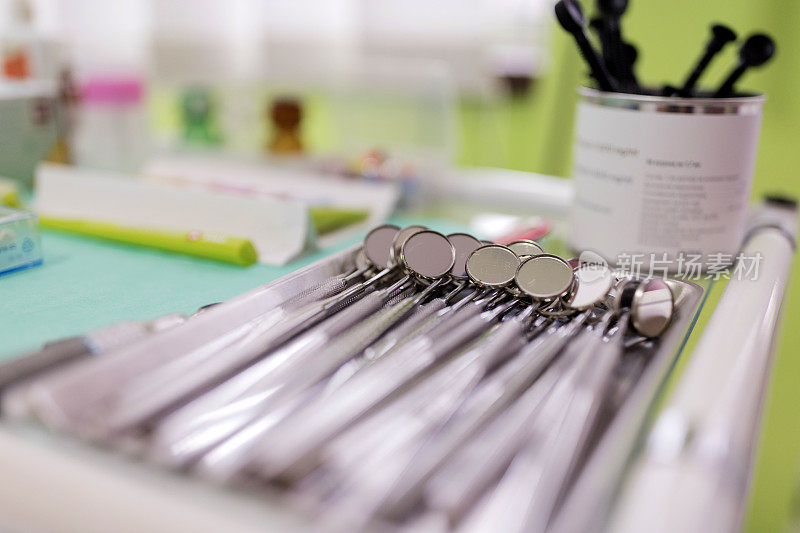 牙科诊所提供牙齿护理工具