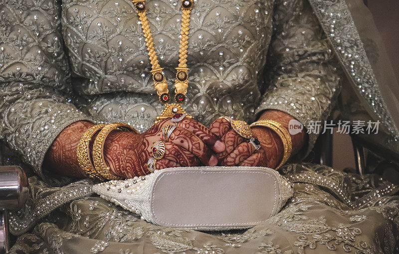 珠宝和克什米尔新娘