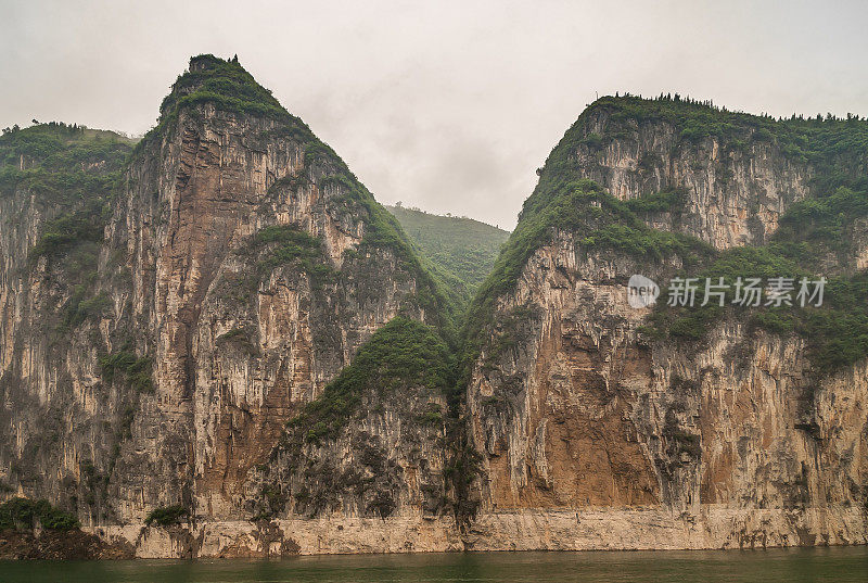 中国白帝城长江瞿塘峡山崖2号。