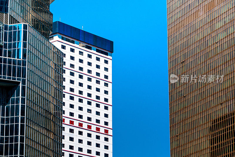 建筑抽象，未来主义的摩天大楼框架在中国香港的市中心