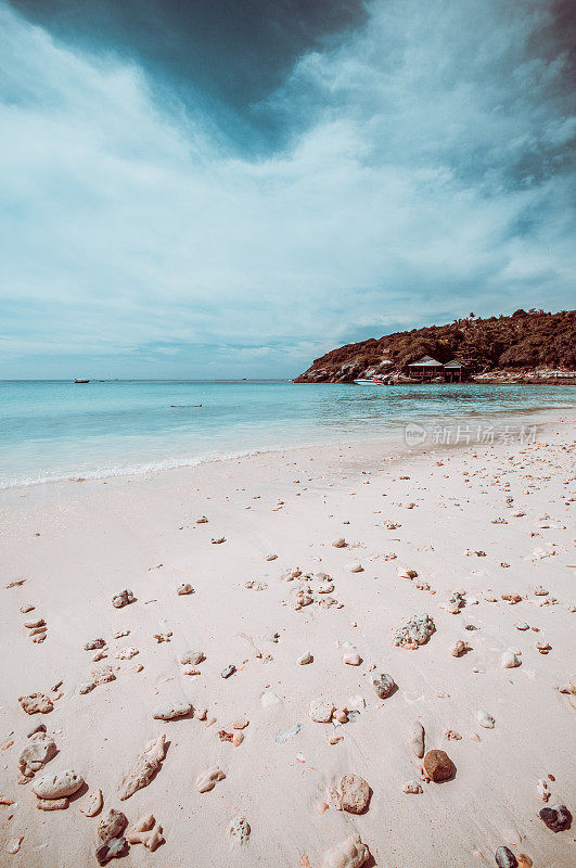 泰国普吉岛沙滩上的石头