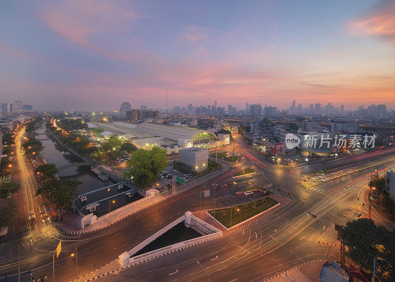 泰国曼谷华兰蓬火车站的夜景