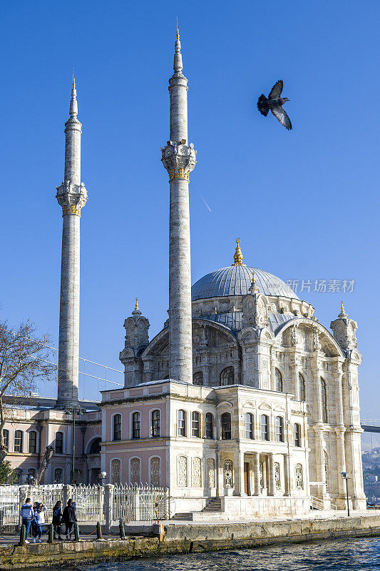 奥塔科伊清真寺到贝西克塔斯，美丽的城市是İstanbul，土耳其