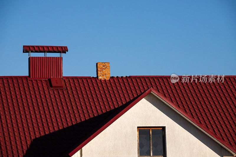 屋顶金属板。现代屋面材料