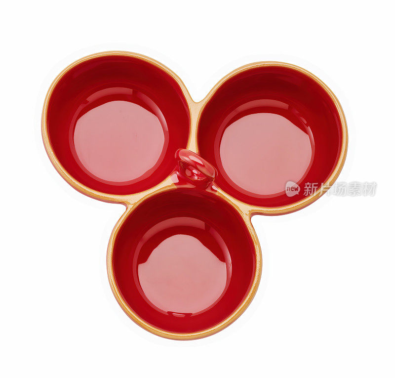 红色搪瓷烤碗孤立在白色