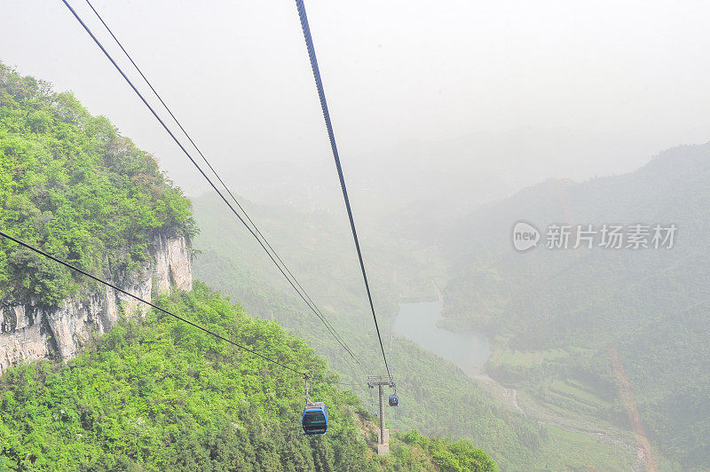 中国张家界国家公园天门山鸟瞰图，中国湖南张家界天门山