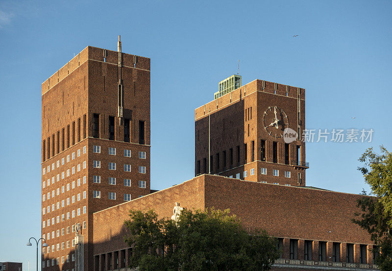 奥斯陆有两座塔的市政厅