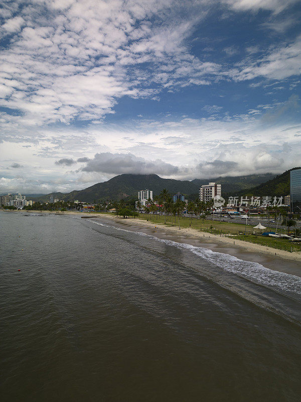 城市沙滩顶天景观