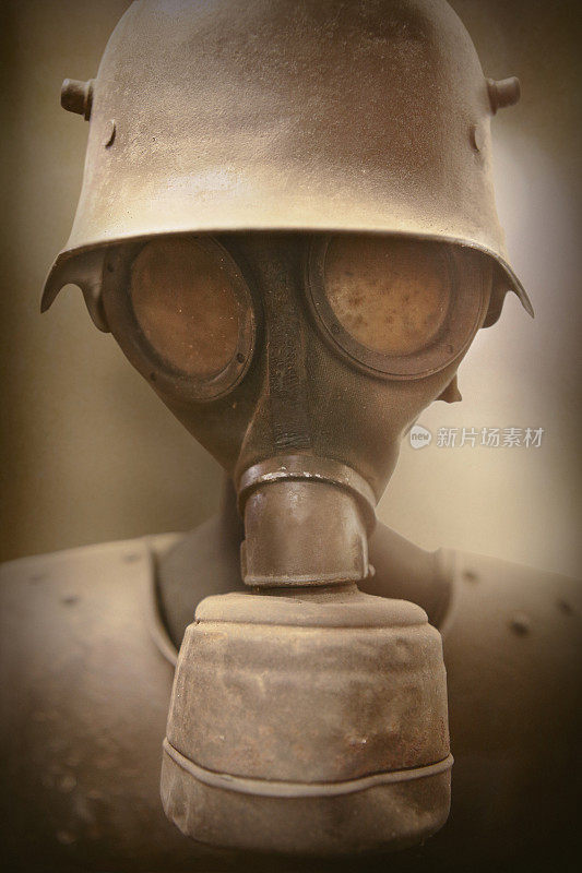 第一次世界大战留下的防毒面具和头盔