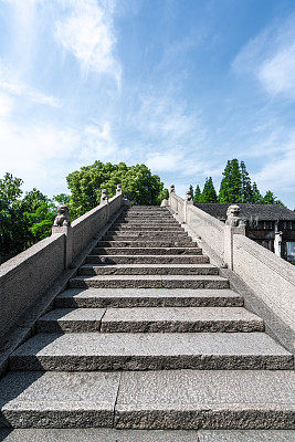 古村落石桥的铺装