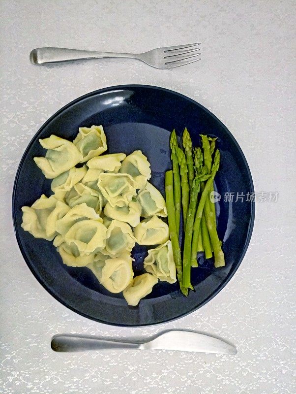 芦笋和意大利面是英国，苏格兰，英格兰的健康饮食