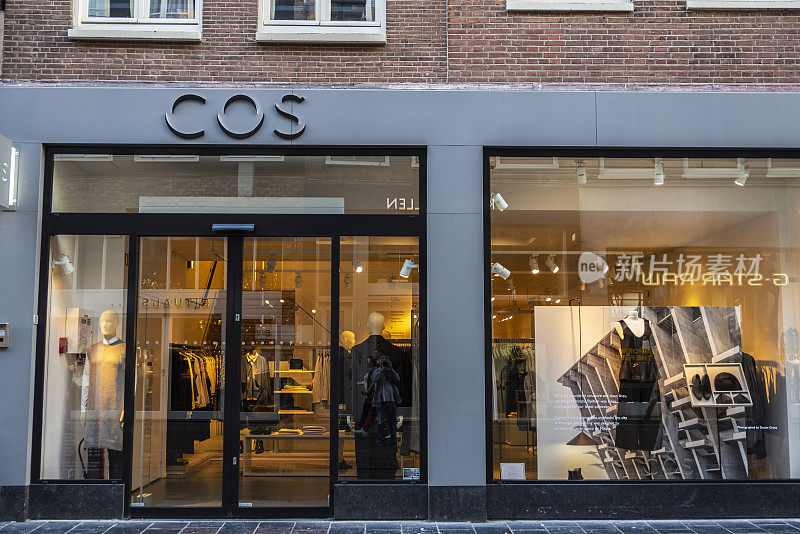 荷兰阿姆斯特丹的COS服装店
