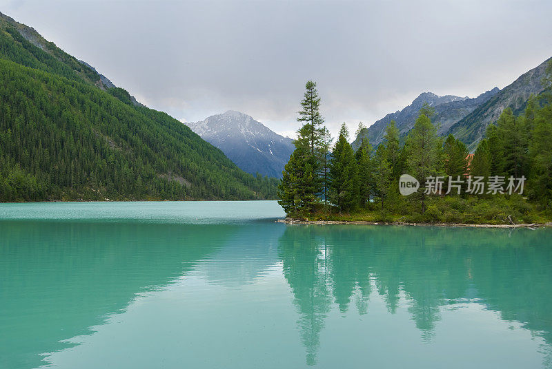 静谧的翡翠湖景