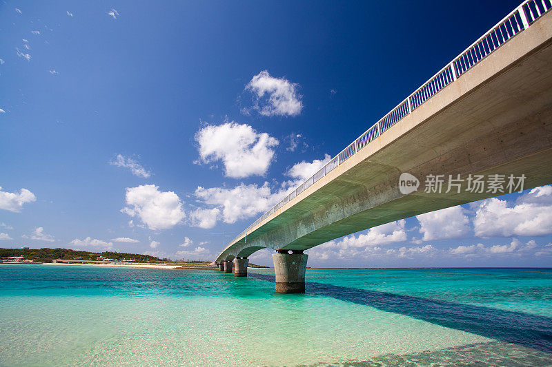 琉球群岛天堂。冲绳岛伊平谷岛海滩