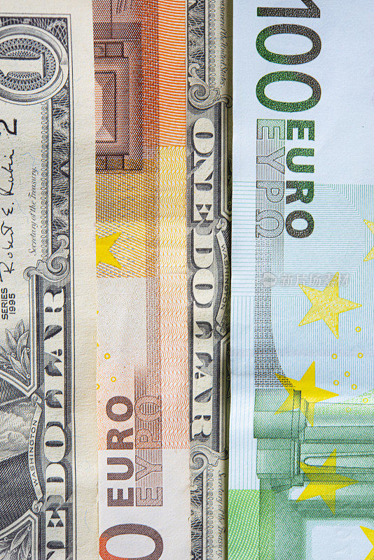 美元和欧元的纸币换了