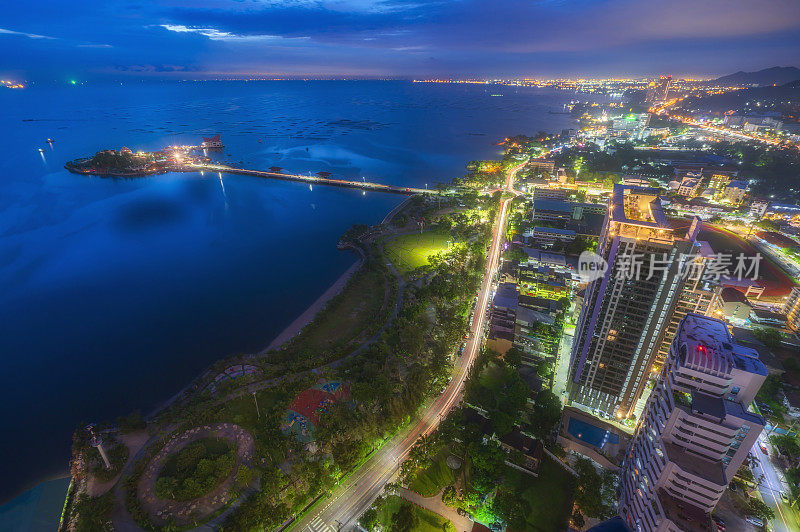 泰国斯拉差春武里晚上美丽的海景