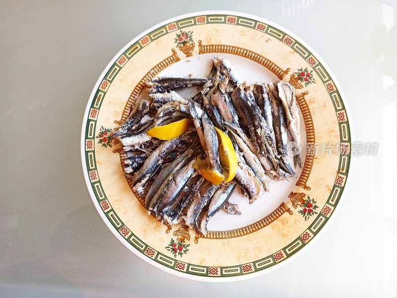 土耳其伊斯坦布尔的传统黑海鱼菜肴
