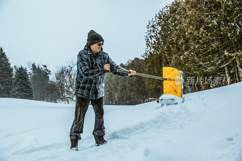 清理积雪