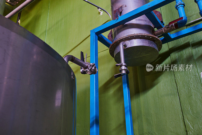 不锈钢蒸馏器，用于蒸馏龙舌兰酒和其他烈酒
