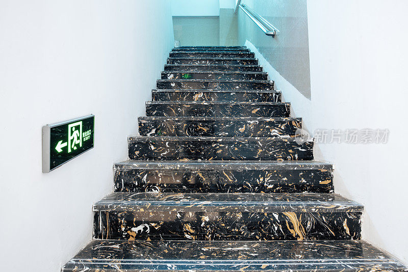 楼梯间安全防火梯