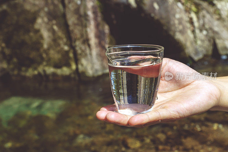 户外野餐茶，山泉水