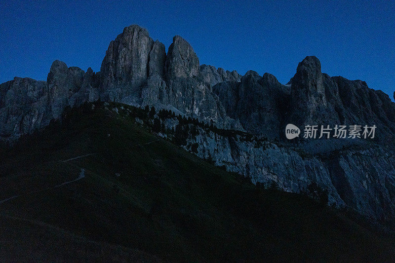 Dolomites上的户外标志性景观:从帕索塞拉全景