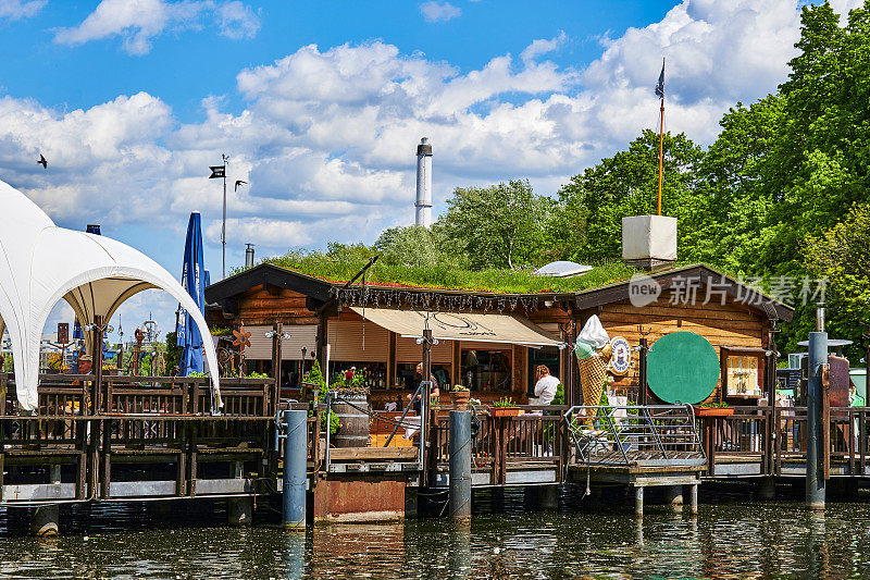 施普雷河畔的游览餐厅。