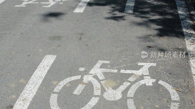 3d插图-标记的自行车路径，自行车标志在自行车街小巷