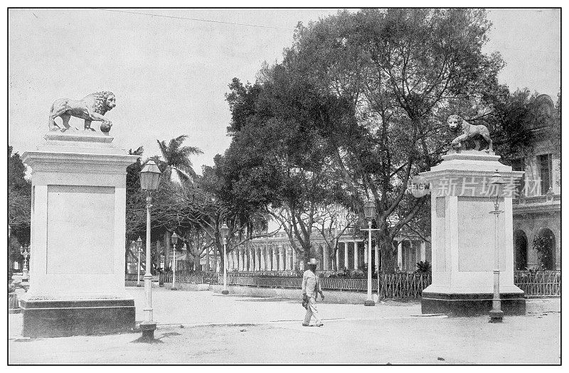 古黑白照片:城市公园入口，西恩富戈斯，古巴