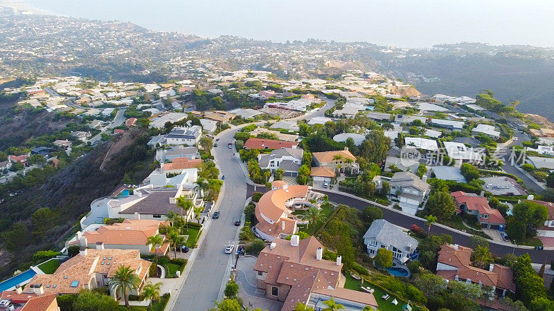 太平洋Palisades社区和房屋的鸟瞰图，洛杉矶，加州