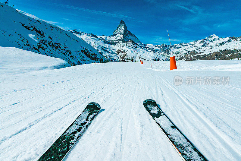 POV在瑞士采尔马特滑雪胜地滑降