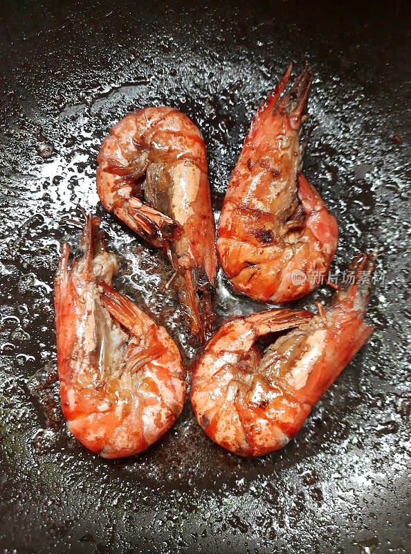 煎锅里的虾仁——食物的准备。