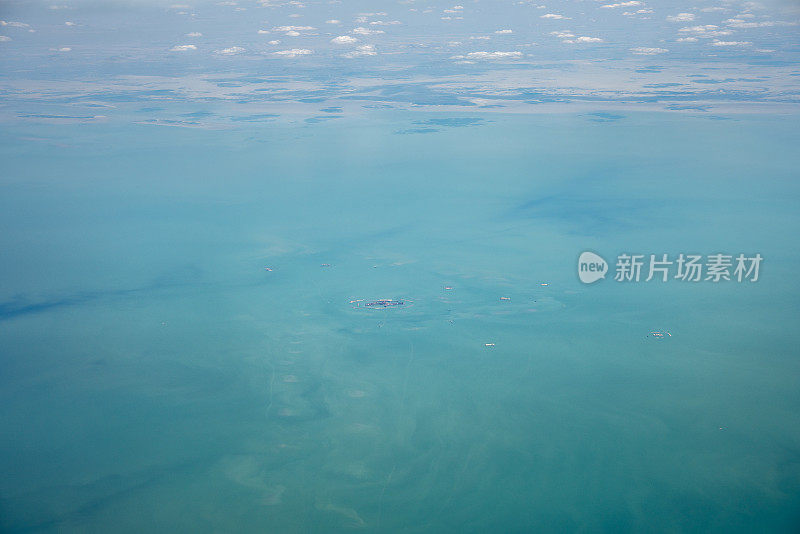 海上农场鸟瞰图，飞机视角