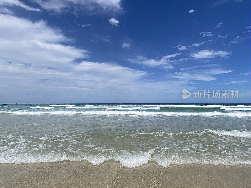 海岸线海滩海浪