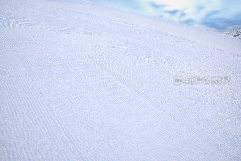 完美清新的滑雪场。高山冬季景观欧洲阿尔卑斯滑雪场