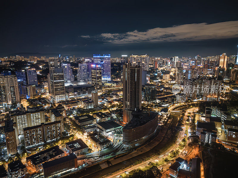 无人机拍摄的吉隆坡十字路口夜景