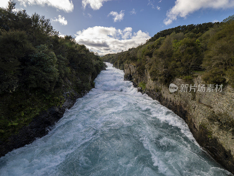 新西兰陶波的胡卡瀑布和怀卡托河