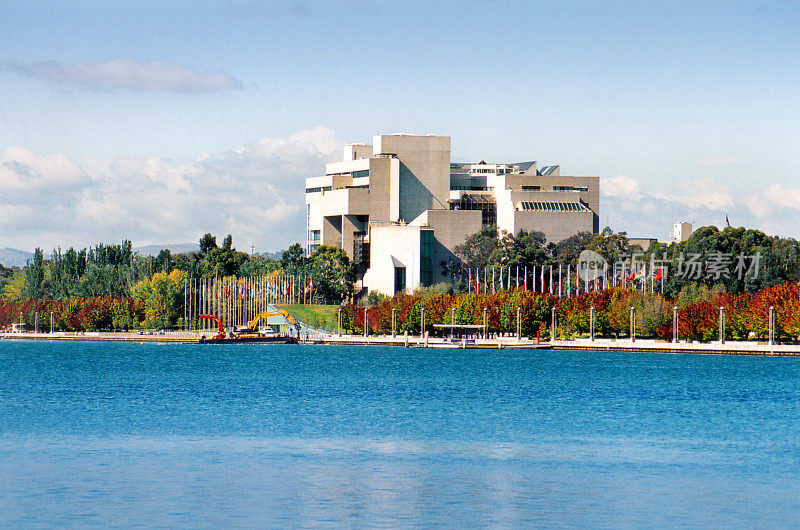 澳大利亚高等法院-伯利格里芬湖滨水区，堪培拉，澳大利亚首都领地
