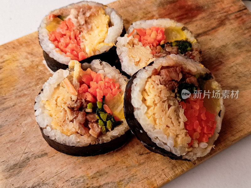 间紫菜特写。韩式海苔卷内夹日式烧肉。