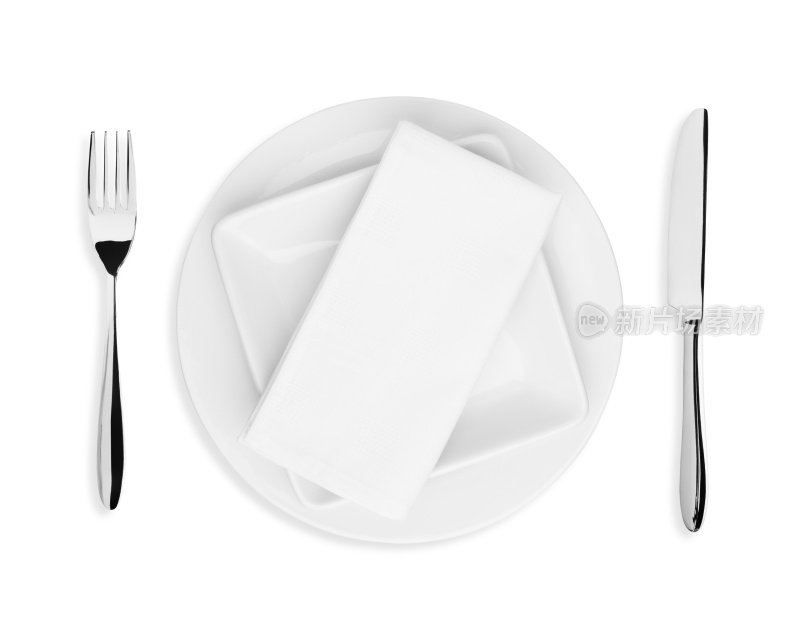白色的盘子，餐巾，刀叉在白色的背景上
