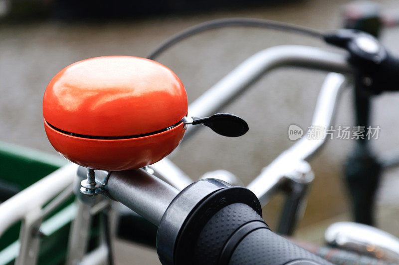 橙色的自行车铃铛
