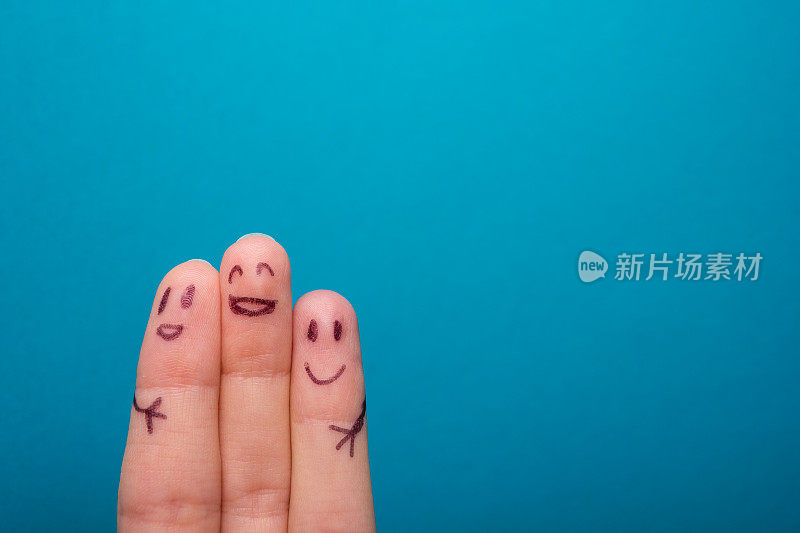 3、三个微笑的手指，表示做朋友非常幸福