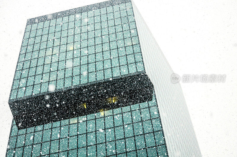 商业中心正在下雪